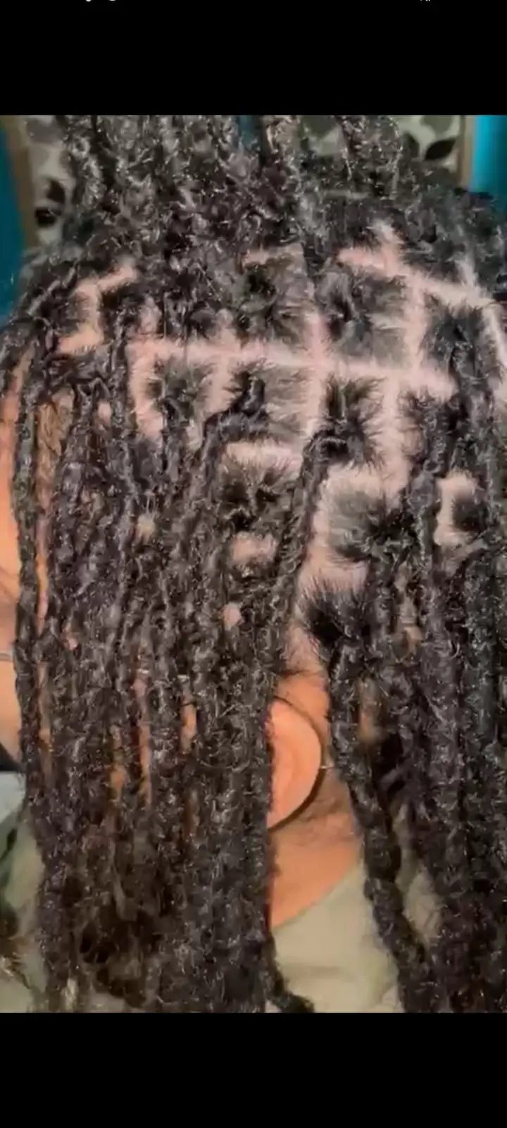 Vídeo locs twist manutenção de dreadlocks palm rolling interlocking estúdio Afrotunde bairro Portão Curitiba