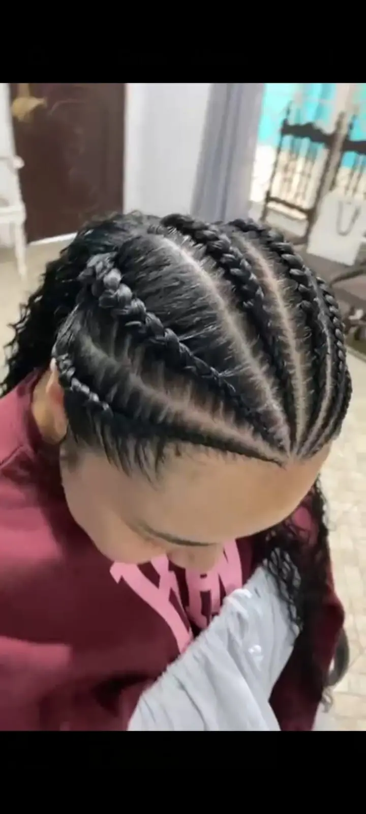 Vídeo penteado tiara com trança raiz feito pela trancista Karla do Vale no estúdio Afrotunde Curitiba